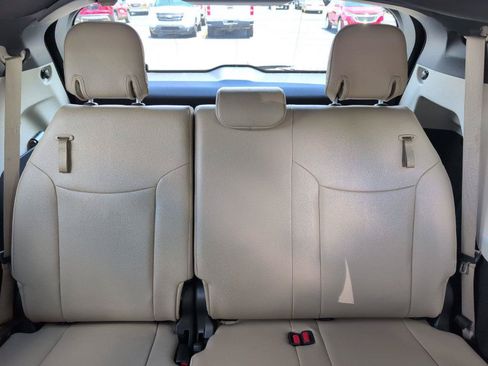 Used 2024 Toyota Sienna XLE FWD image 36