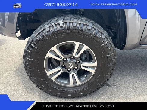 Used 2017 Toyota Tacoma TRD Sport w/ Tow Package (A/T) AWD/4WD image 3