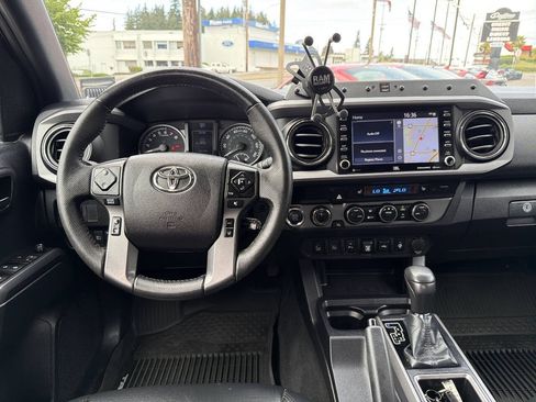 Used 2021 Toyota Tacoma TRD Off-Road w/ TRD Premium Off Road Package AWD/4WD image 33