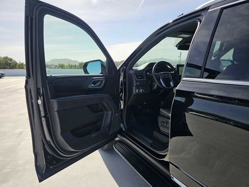 Used 2023 GMC Yukon SLT w/ SLT Premium Package image 22