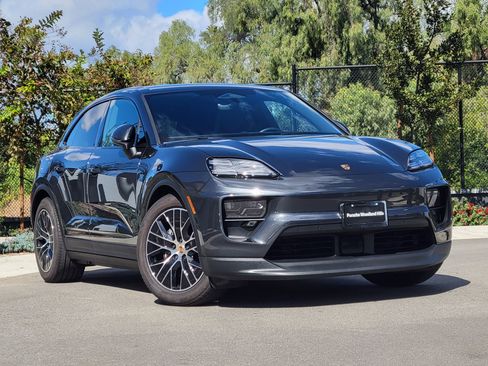 Used 2025 Porsche Macan Electric image 9