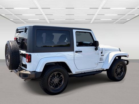 Used 2017 Jeep Wrangler Sahara AWD/4WD image 4