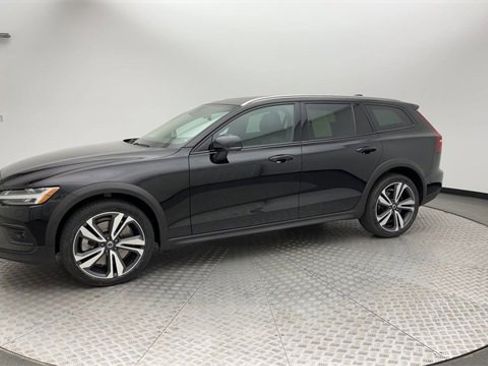 Certified 2023 Volvo V60 B5 Cross Country Plus w/ Climate Package image 6