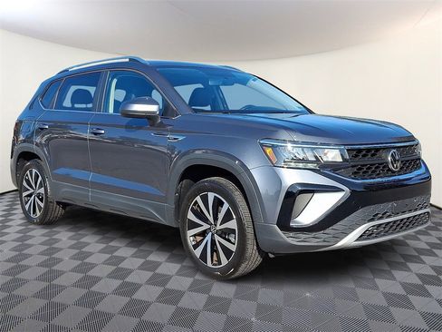 Used 2022 Volkswagen Taos SE image 1