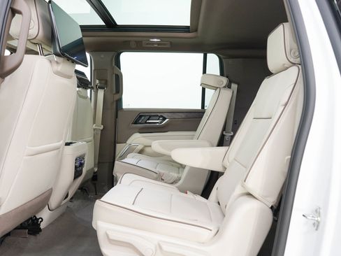 Used 2026 GMC Yukon XL Denali w/ Denali Reserve Package AWD/4WD image 16