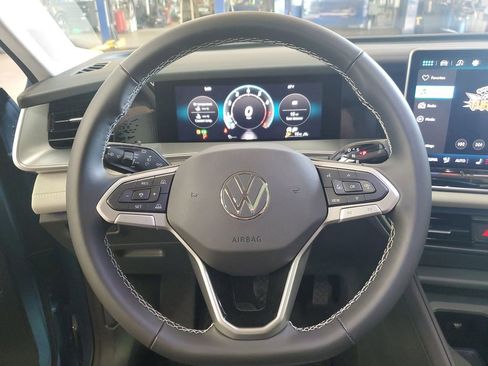 New 2025 Volkswagen Tiguan SE image 17