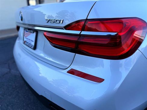 Used 2018 BMW 750i image 14