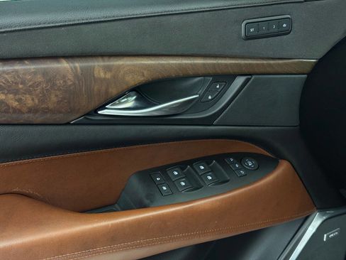 Used 2020 Cadillac Escalade Premium Luxury image 36