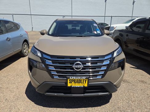 Used 2025 Nissan Rogue SV AWD/4WD image 2
