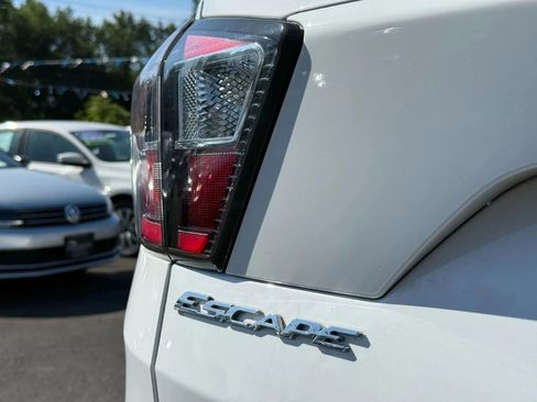 Used 2017 Ford Escape SE image 7