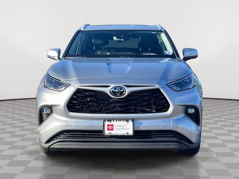 Used 2023 Toyota Highlander XLE image 2