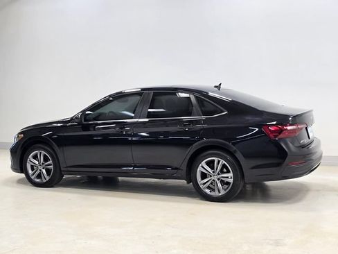 Certified 2023 Volkswagen Jetta SE w/ Panoramic Sunroof Package FWD image 4