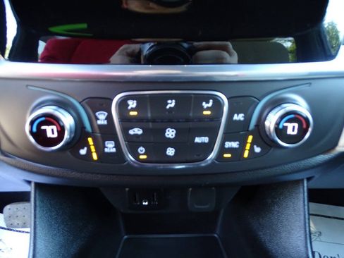 Used 2023 Chevrolet Traverse AWD LS w/ Safety Package image 27