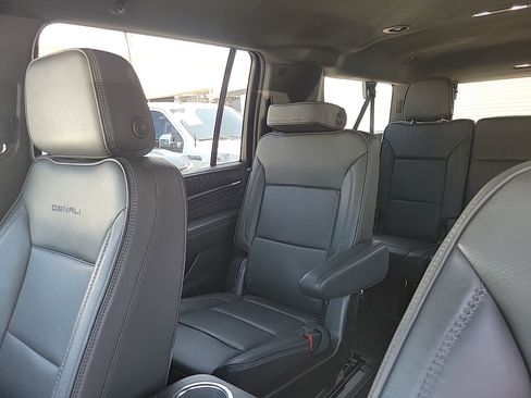 Used 2024 GMC Yukon XL Denali image 26