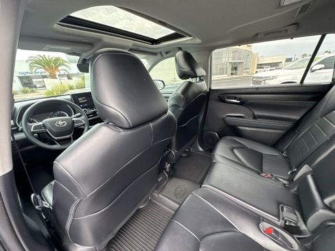 Used 2023 Toyota Highlander XLE AWD/4WD image 22