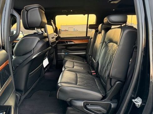 Used 2022 Jeep Grand Wagoneer Series III w/ Rear Seat Video Group 1 image 18