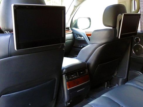 Used 2019 Lexus LX 570 4WD w/ Luxury Package image 26