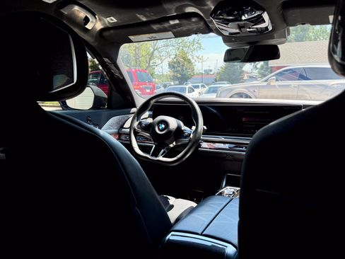 Used 2023 BMW 760i xDrive w/ Executive Package AWD/4WD image 20