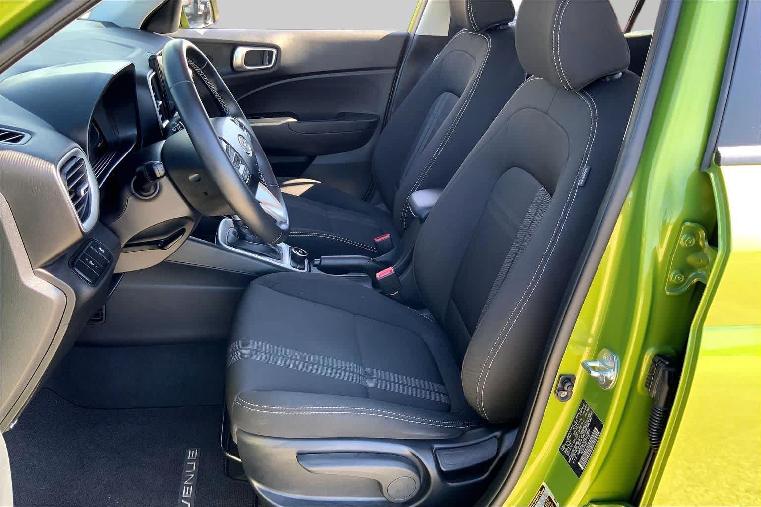 Used 2023 Hyundai Venue SEL FWD image 8