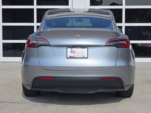 Used 2024 Tesla Model Y Long Range RWD image 6