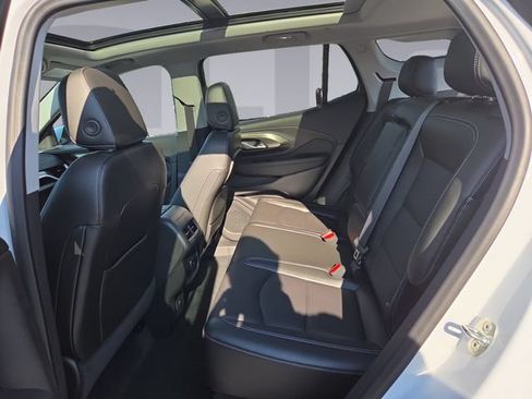 Certified 2022 GMC Terrain SLT w/ Infotainment Package II AWD/4WD image 16