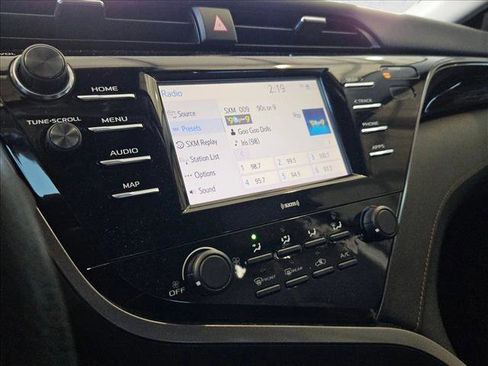 Used 2020 Toyota Camry LE image 8