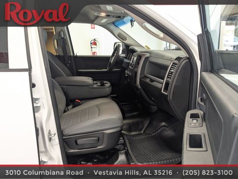 Used 2020 RAM 1500 Tradesman w/ Chrome Appearance Group RWD image 8