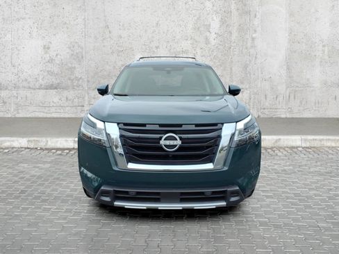 Used 2024 Nissan Pathfinder Platinum image 3