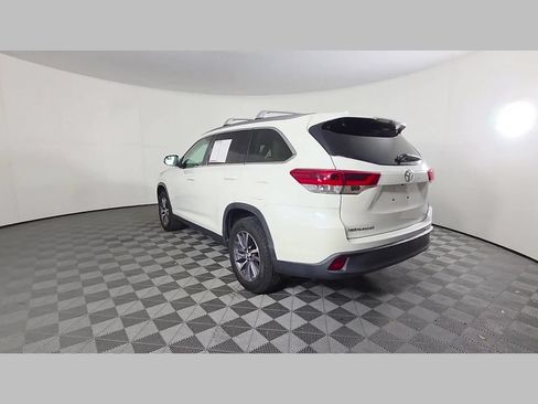 Used 2019 Toyota Highlander XLE FWD image 42