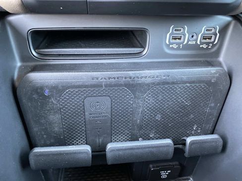 Used 2022 RAM 1500 Laramie AWD/4WD image 19