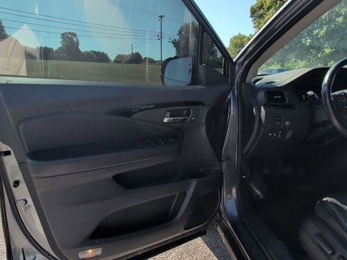 Used 2016 Honda Pilot Touring image 8