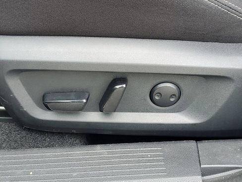Used 2025 Nissan Rogue SV AWD/4WD image 19