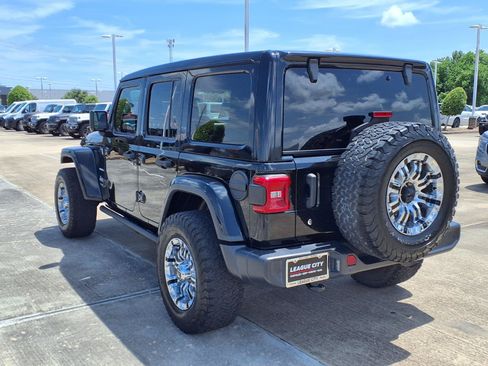 Used 2019 Jeep Wrangler Unlimited Sahara AWD/4WD image 2