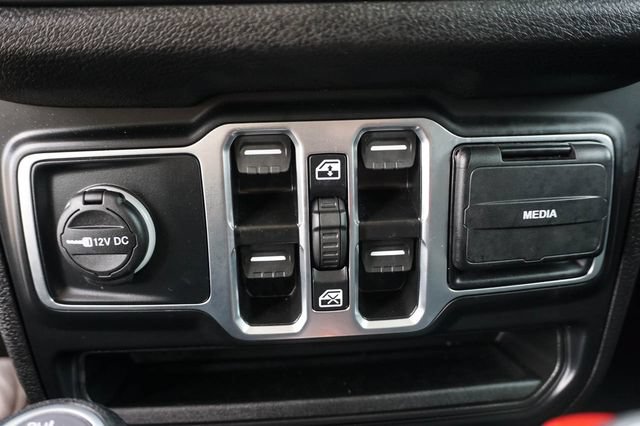 Used 2025 Jeep Gladiator Sport AWD/4WD image 17