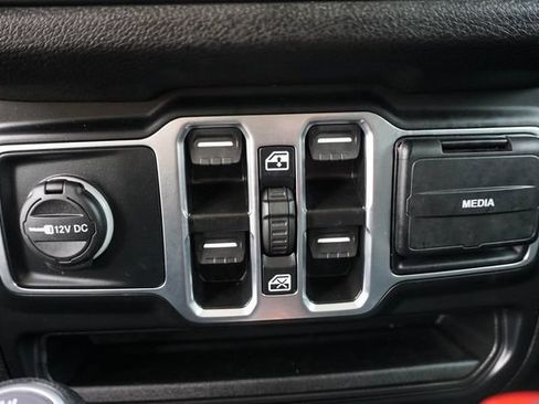 Used 2025 Jeep Gladiator Sport AWD/4WD image 17