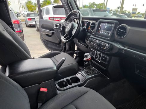 Used 2018 Jeep Wrangler Unlimited Sport w/ Technology Group AWD/4WD image 24