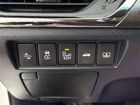 Used 2018 Toyota Avalon Limited image 24