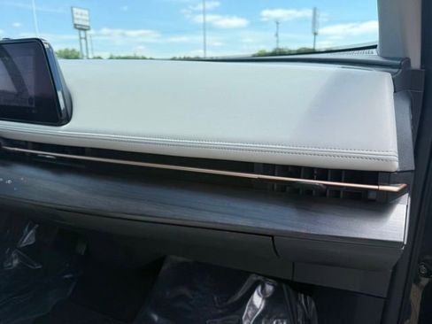 Used 2023 Nissan Ariya AWD image 60