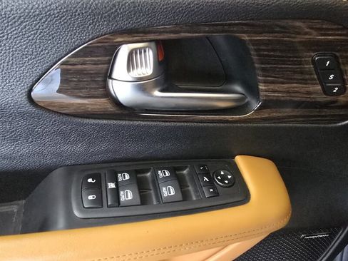 Used 2022 Chrysler Pacifica Pinnacle FWD image 22