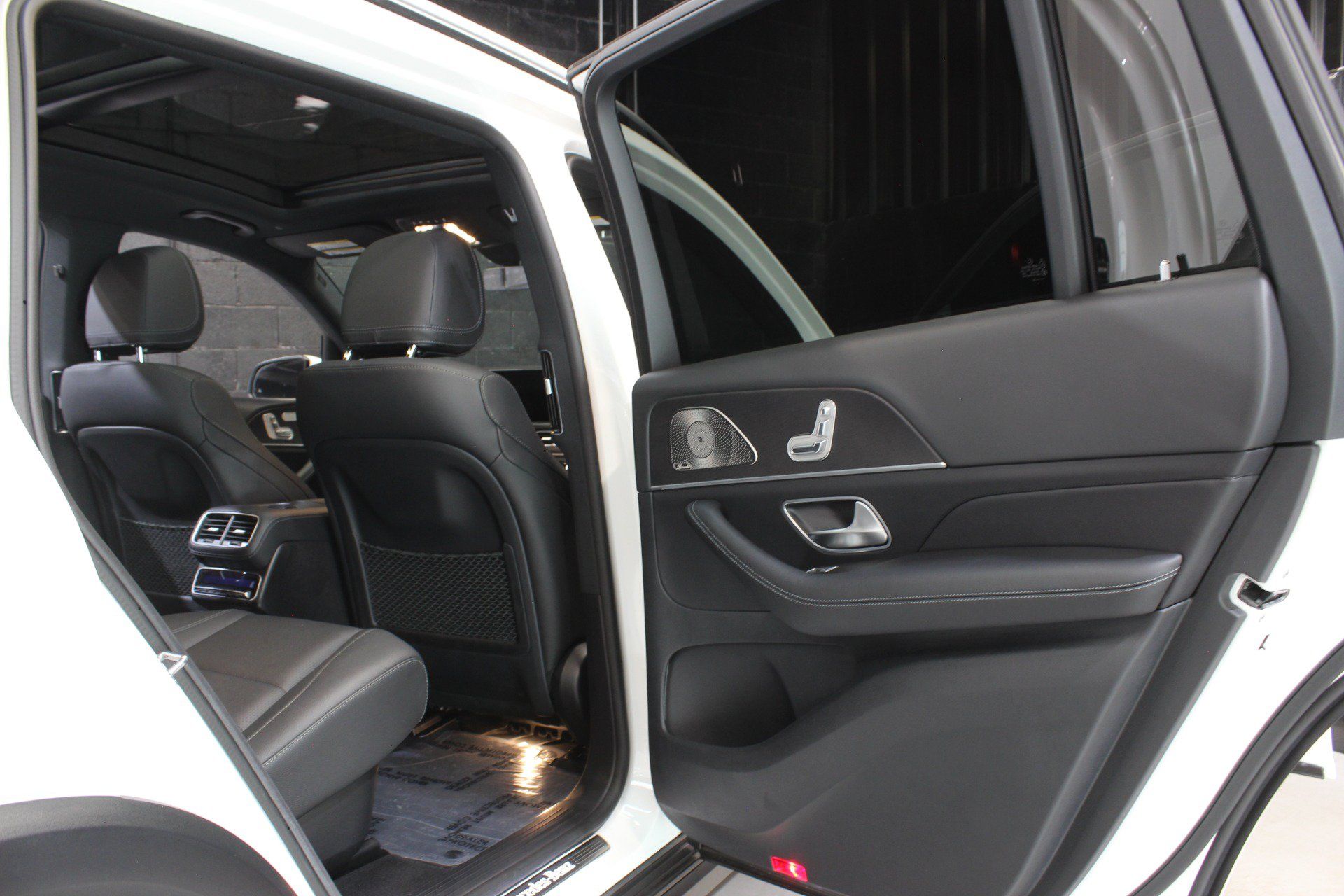 Used 2023 Mercedes-Benz GLS 450 4MATIC image 46