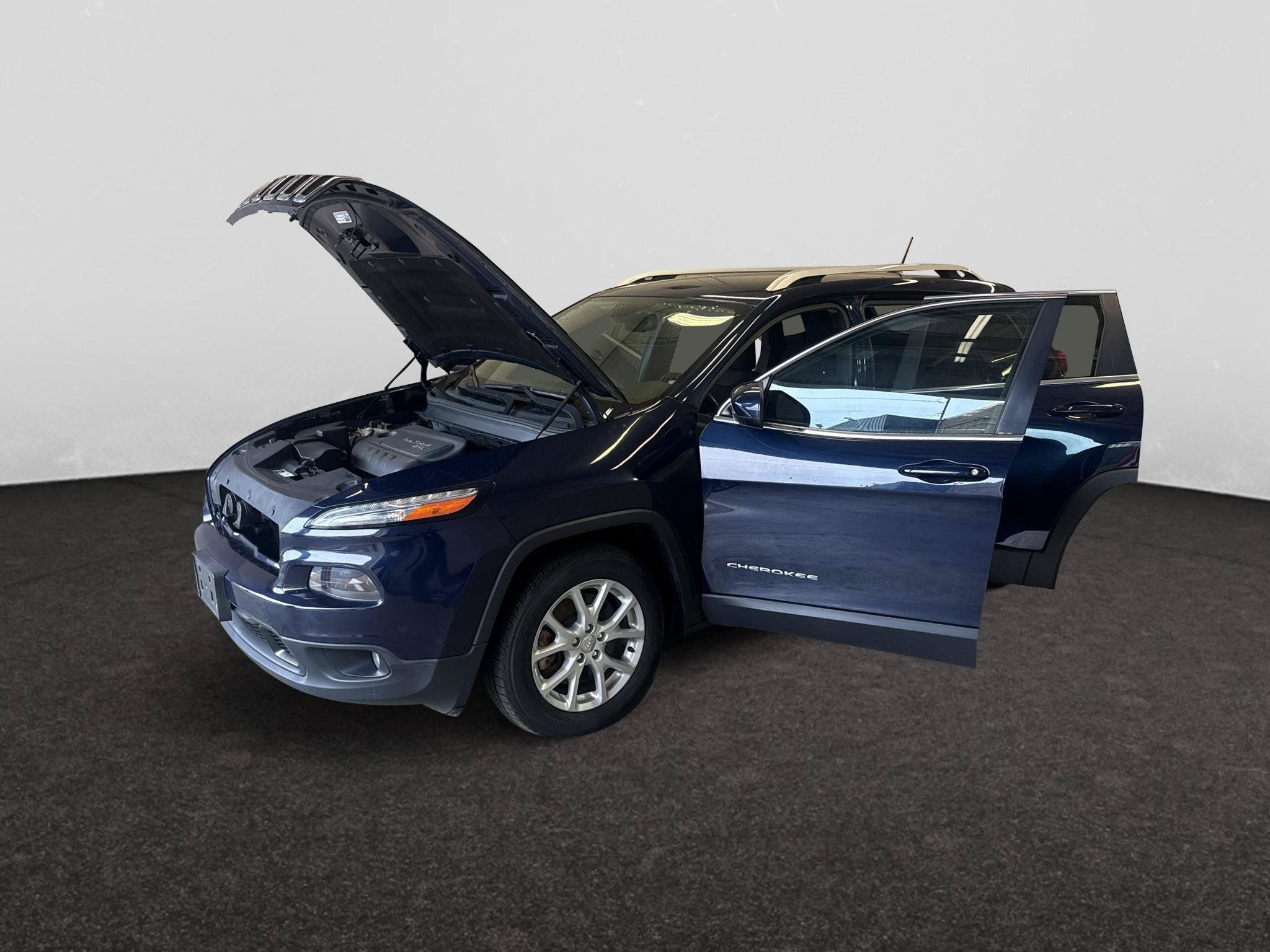 Used 2014 Jeep Cherokee Latitude w/ Cold Weather Group FWD image 11