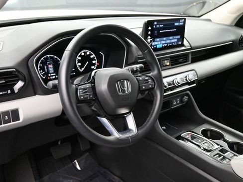 Used 2025 Honda Pilot EX-L image 7