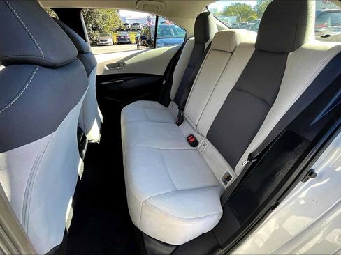 Used 2022 Toyota Corolla LE FWD image 17