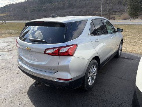 Used 2020 Chevrolet Equinox LT image 2