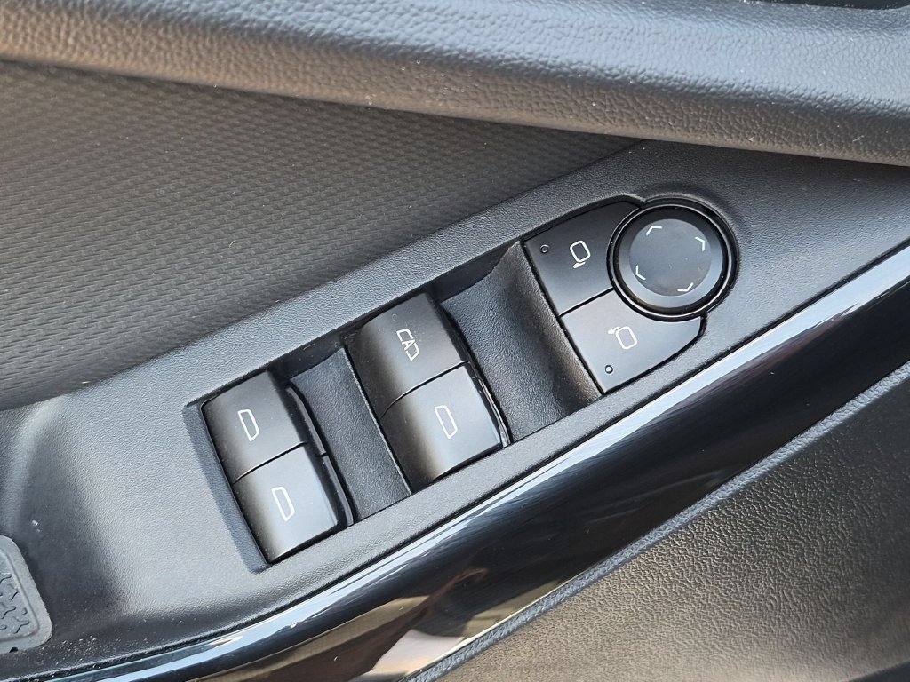 Used 2026 Chevrolet Equinox LT AWD/4WD image 13