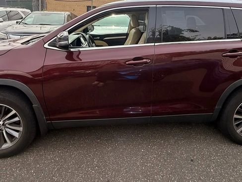 Used 2019 Toyota Highlander XLE image 8