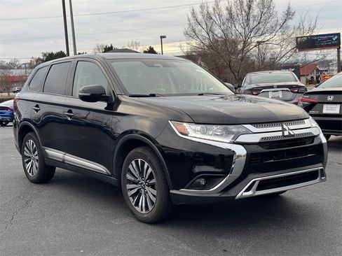 Used 2020 Mitsubishi Outlander SE image 1