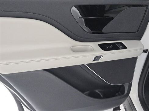 New 2026 Lincoln Aviator 2WD image 22