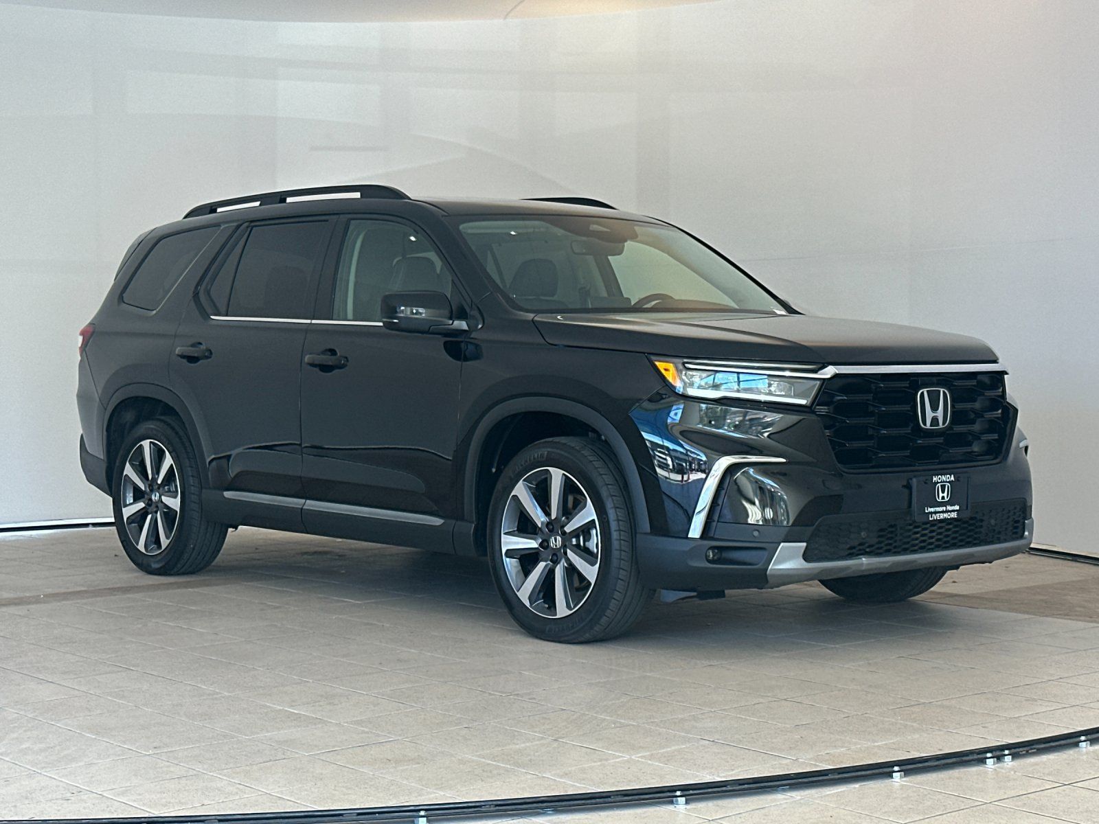 Used 2025 Honda Pilot Touring image 8