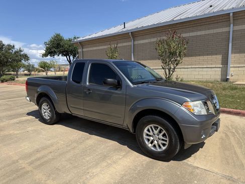 Used 2017 Nissan Frontier SV RWD image 3